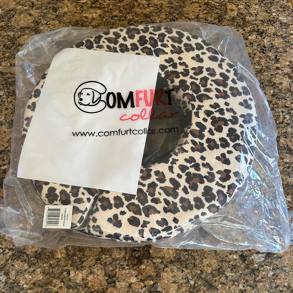 COMFURT COLLAR Stuffed Not Inflatable Dog recovery collar